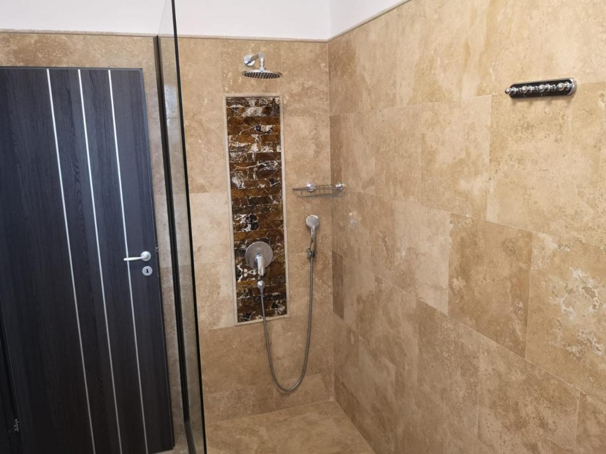 Velvet Residence Navodari Luaran gambar